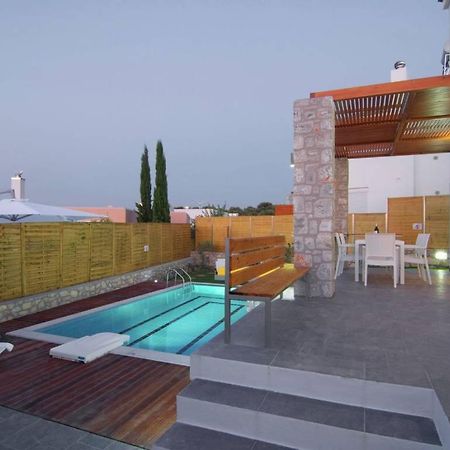 Villa Aada - Moderne Komfortvilla Mit Eigenem Pool Loutra Exterior foto
