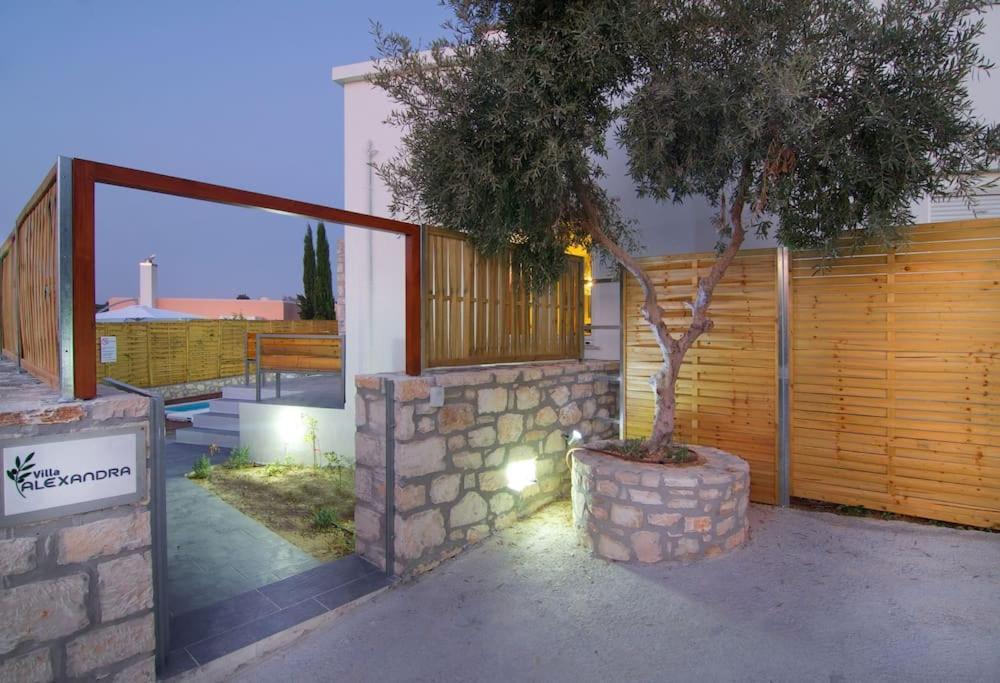 Villa Aada - Moderne Komfortvilla Mit Eigenem Pool Loutra Exterior foto