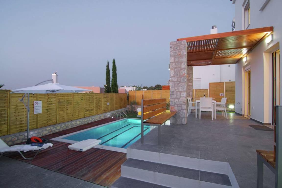 Villa Aada - Moderne Komfortvilla Mit Eigenem Pool Loutra Exterior foto