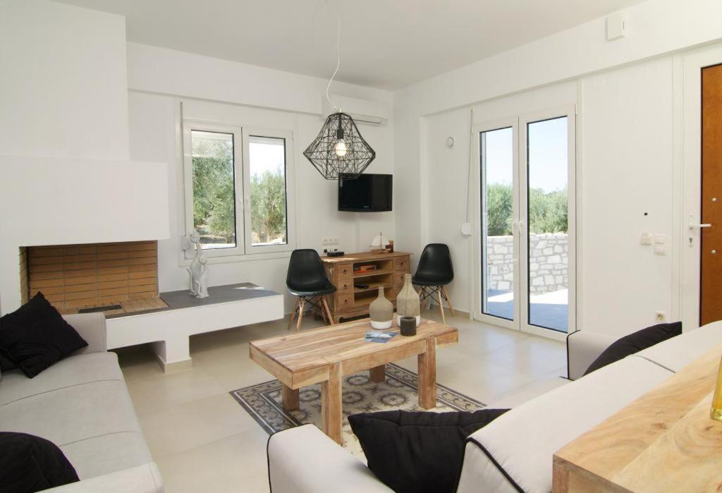 Villa Aada - Moderne Komfortvilla Mit Eigenem Pool Loutra Exterior foto